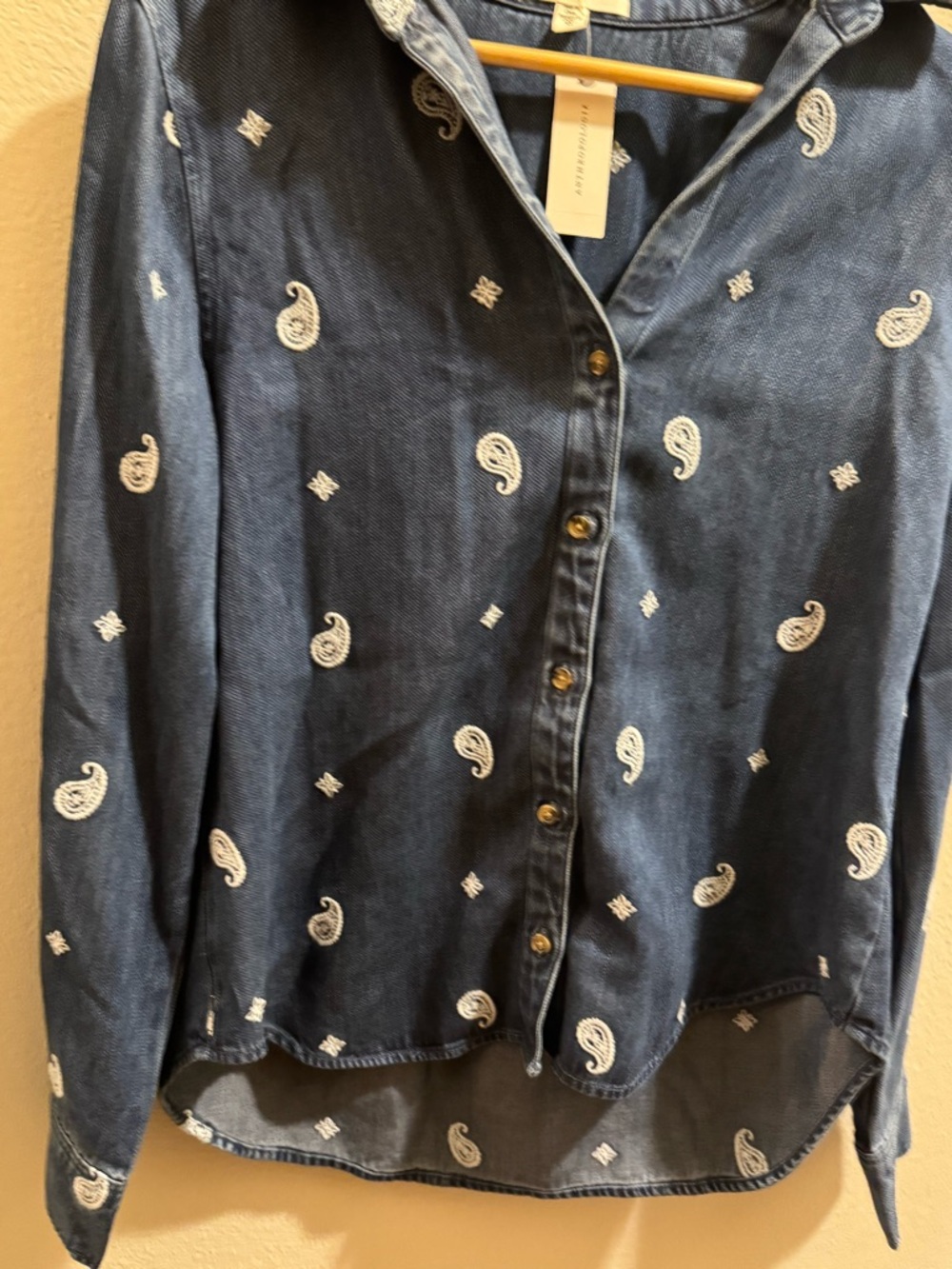 Anthropologie Cloth & Stone Denim Shirt Paisley print NWT Sz Medium - Picture 8 of 9